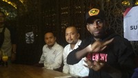 Pesepak bola tersebut bahkan membeberkan kisah Garneta Haruni yang dituding berselingkuh. Foto: Hanif Hawari