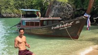 Di Krabi juga ada Four Islands. Biar seru, Richard dan Syamsir lari antar pulau dari Koh Mor ke Koh Tub karena sedang surut (My Trip My Adventure)