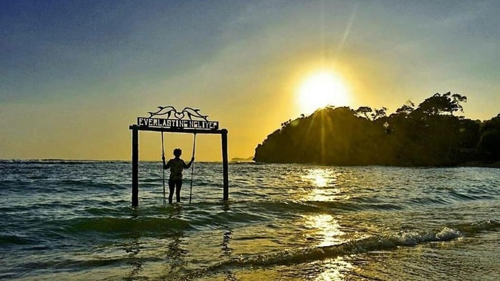 Pantai di Malang
