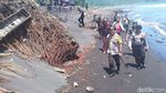 Abrasi Rusak Bangunan di Pantai Tempursari Lumajang