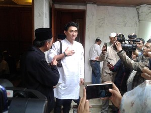 Ke Yogyakarta, Ifan Seventeen Kunjungi Makam Bani dan Andi