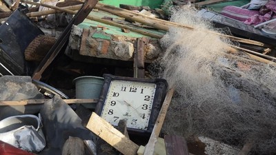 Jam Dinding Ini Menunjukan Waktu Terjadinya Tsunami