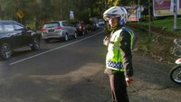 Polisi juga telah memberlakukan sistem satu arah (oneway) dari arah Jakarta menuju kawasan Puncak lebih awal dari jadwal biasanya, yaitu mulai pukul 07.00 WIB hingga pukul 12.30 WIB.Foto: (dok.Istimewa)