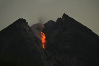 Ngeri! Guguran Lava Pijar Gunung Merapi