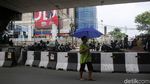 Parkir Liar Tumbuh Subur di Kolong Flyover Roxy