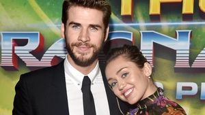 So Sweet! 9 Potret Mesra Miley Cyrus dan Liam Hemsworth di Karpet Merah