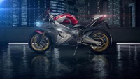 Produsen motor asal Taiwan, Kymco, membuat gebrakan di pameran EICMA Milan 2018, dengan mengenalkan motor sport listrik SuperNEX.  Salah satu inovasi terbaru di motor sport listrik SuperNEX adalah disematkannya gearbox manual 6 percepatan, lengkap dengan kopling dan sprocket gear yang menyalurkan tenaga ke roda belakang.Foto: Pool (MCN)