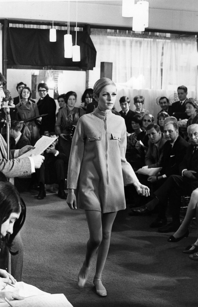 Twiggy lahir di Middlesex, Inggris dengan nama asli Lesley Lawson. Sebelum menjadi model sukses, Twiggy sempat melalui masa kelam kehidupan. Ia kurang percaya diri dengan tubuhnya yang mungil semasa remaja. Saya sangat malu dan kurang percaya diri ketika remaja, kenang Twiggy kepada harian Independent. (Foto: Getty Images)