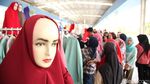 Wow! Ramainya Skybridge Tanah Abang Jelang Tahun Baru