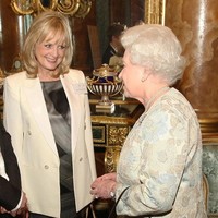 Tentang gelar Dame dari Ratu Elizabeth II, Twiggy yang belakangan juga aktif sebagai aktivis mengatakan, Saya bangga menjadi orang Inggris. Saya merasa seperti duta untuk Inggris, dan akan terus seperti itu, karena Inggris adalah negara terhebat di dunia. (Foto: Getty Images)