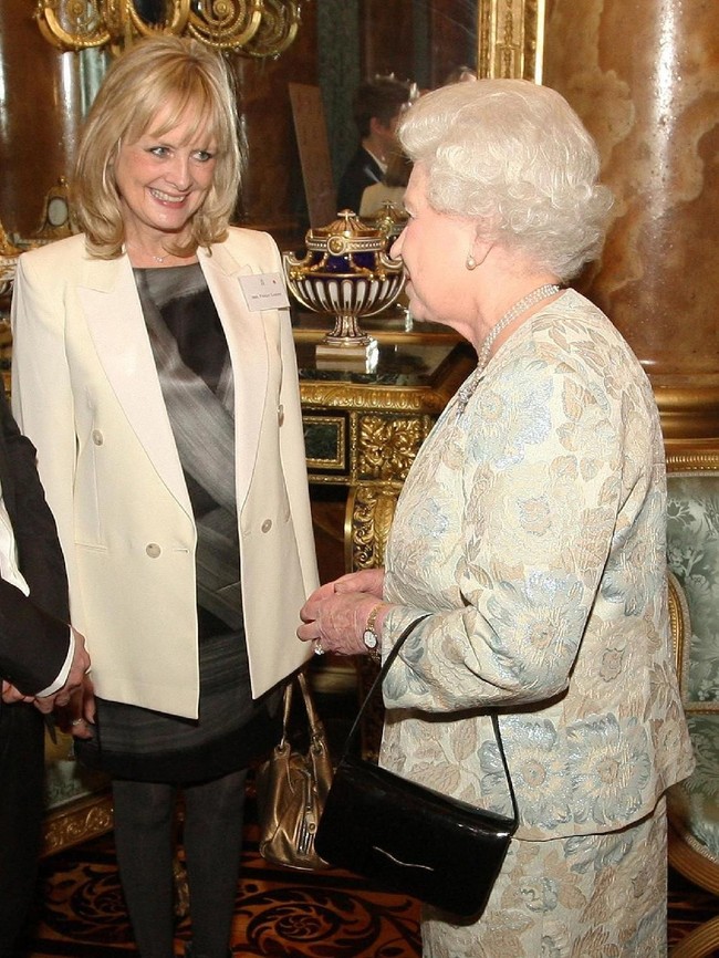 Tentang gelar Dame dari Ratu Elizabeth II, Twiggy yang belakangan juga aktif sebagai aktivis mengatakan, Saya bangga menjadi orang Inggris. Saya merasa seperti duta untuk Inggris, dan akan terus seperti itu, karena Inggris adalah negara terhebat di dunia. (Foto: Getty Images)