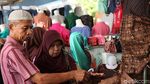Wow! Ramainya Skybridge Tanah Abang Jelang Tahun Baru