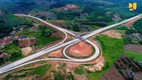 Dikutip dari Instagram Kementerian PUPR, tol Trans Sumatera merupakan tulang punggung (backbone) pengembangan wilayah di Sumatera yang terdiri dari 6 Wilayah Pengembangan Strategis (WPS). Pool/Kementerian PUPR.