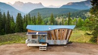 Rumah mungil ini didirikan oleh Greg Parham. Seorang arsitek dari Rocky Montain Tiny Houses yang memang terkenal dengan desain rumah kecil. Inhabitat/Nicole Jewell.