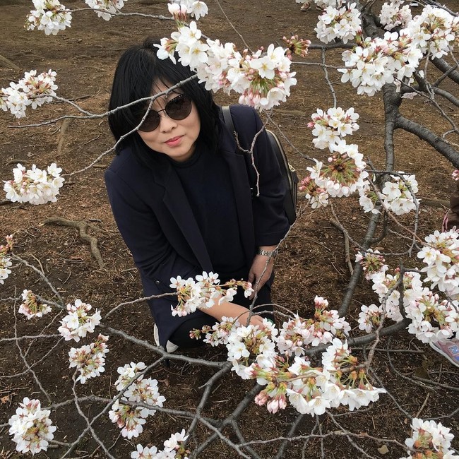 Sang bunda juga mendidik dan mendukung penuh karir Isyana di bidang musik. Melalui Instagram-nya, Luana mengaku tetap memberikan kebebasan kepada anaknya untuk menyeriusi apapun passion buah hatinya. (Foto: Instagram/@marpanda)