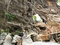 Yang Keren dari Maluku Tengah: Pantai Batu Lubang