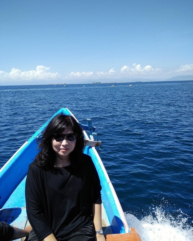 Selain bakat yang diturunkan, kecantikan Isyana Sarasvati dan Rara Sekar juga sepertinya turun dari sang bunda. Luana Marpanda memiliki wajah yang mirip Isyana Sarasvati. (Foto: Instagram/@marpanda)