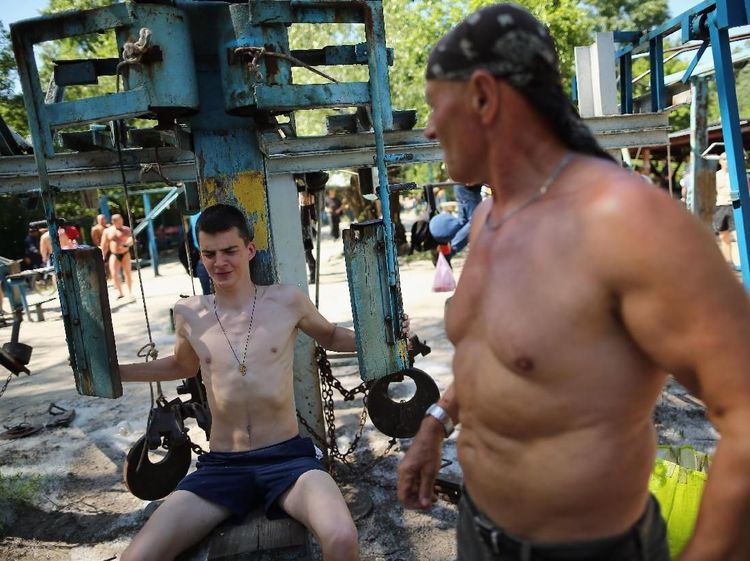 Mau Coba Olahraga di Gym Rongsokan Ini? Terbuka untuk Umum dan Gratis