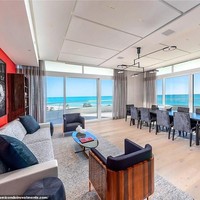 Ruang keluarga menjadi satu dengan ruang makan besar. (Foto: Dok. Miami Condo Investments)