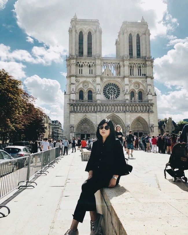Isyana Sarasvati sudah dikenalkan dengan musik sejak usia tiga tahun oleh sang bunda. Menurutnya, Isyana berarti sudah mempelajari musik lebih dari 20 ribu jam. Tak heran jika hasilnya seperti sekarang. (Foto: Instagram/@marpanda)