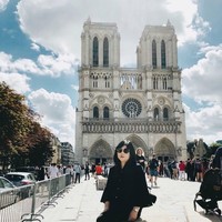 Isyana Sarasvati sudah dikenalkan dengan musik sejak usia tiga tahun oleh sang bunda. Menurutnya, Isyana berarti sudah mempelajari musik lebih dari 20 ribu jam. Tak heran jika hasilnya seperti sekarang. (Foto: Instagram/@marpanda)