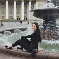 Inilah kompilasi foto Solongo saat tampil di kontes kecantikan Miss Mongolia. Ia tampak bak wanita seutuhnya dengan gaun malam hingga bikini. (Foto: Instagram/@solongo_qq)