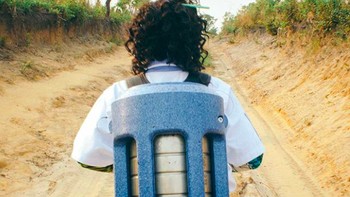 Serta cooler untuk vaksin tanpa baterai dan apapun, yang dapat menjaga vaksin sampai 5 hari. Foto: Instagram