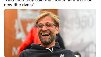 Klopp tertawa lagi mendengar Tottenham adalah rival terberat Liverpool di musim ini. Foto: Twitter
