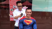 Tidak terkecuali juga Superman yang lelah setelah seharian beraktivitas. (Foto: Facebook/DaoLiaoMy)