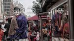 Potret Miris Anak-anak Pengamen Ondel-ondel di Ibu Kota