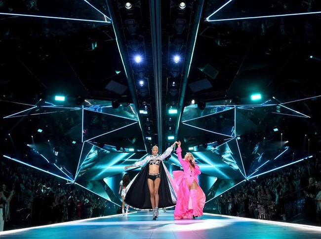 Melalui Instagram Story Jumat (28/12/2018), Bebe Rexha yang pernah dinobatkan sebagai penyanyi pendatang baru terseksi oleh Victorias Secret itu mengunggah foto pesan teks yang diterimanya dari seorang atlet football yang sudah beristri. Dalam pengakuannya, Rexha mengatakan kalau si atlet ini sudah beberapakali mengirimkan pesan teks padanya. (Foto: Getty Images)