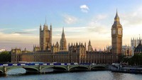 Gedung Parlemen Westminister merupakan landmark dan tempat wisata populer kota London. Gedung ini pernah terbakar pada 1834 dan dibangun kembali pada 1840 dan selesai di tahun 1876 serta menjadi situs warisan dunia sejak 1987. Istimewa/Cobaltrecruitment.