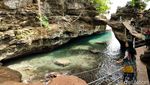 Foto: Batu Lubang, Pantai Keren dari Maluku Tengah