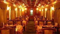 Palace on Wheels berasal dari India dan diluncurkan kembali di tahun 2009 setelah melakukan dekorasi dan perubahan rute. Kereta ini memiliki dua restoran mewah, bar, lounge dan juga spa. Istimewa/Luxatic.