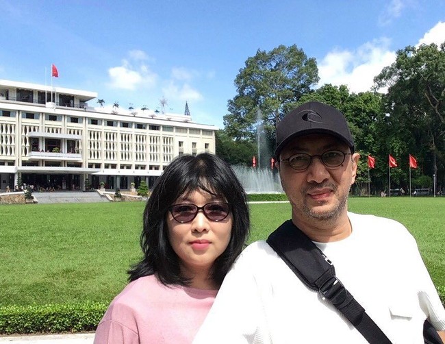 Luana Marpanda bergaya rambut pendek dengan gaya busana yang simple tapi menawan. Ia kerap melakukan traveling ke berbagai negara, beberapa di antaranya bersama Isyana. (Foto: Instagram/@marpanda)