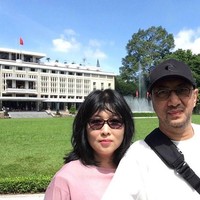 Luana Marpanda bergaya rambut pendek dengan gaya busana yang simple tapi menawan. Ia kerap melakukan traveling ke berbagai negara, beberapa di antaranya bersama Isyana. (Foto: Instagram/@marpanda)