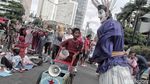 Potret Miris Anak-anak Pengamen Ondel-ondel di Ibu Kota