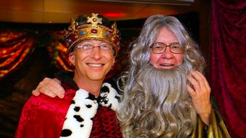 Gates dan Buffet berkostum menjadi raja Arthur dan Merlin dalam perayaan Halloween. Foto: Instagram