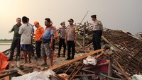 Begini penampakan salah satu bagunan yang rusak akibat puting beliung di Cirebon. Total ada 120 bangunan yang rusak. Foto: Istimewa