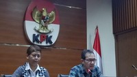 KPK menduga Anggiat, Meina, Nazar, dan Donny menerima suap untuk mengatur lelang terkait proyek pembangunan SPAM tahun 2017-2018 di Umbulan 3 Pasuruan, Lampung, Toba 1 dan Katulampa. Selain itu, ada 2 proyek lain yang juga diatur lelangnya yakni pengadaan pipa HDPE di Bekasi dan daerah bencana di Donggala, Palu, Sulteng. (Foto: Muhammad Fida/detikcom)