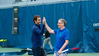 Saat bertanding tenis dengan Roger Federer dalam laga amal bertajuk MatchForAfrica. Foto: Instagram