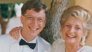 Momen kenangan bersama sang ibu, Mary Maxwell Gates, yang telah meninggal dunia pada 1994. Foto: Instagram