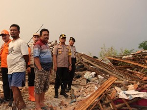 Bocah Tewas dan 120 Bangunan Rusak Akibat Puting Beliung di Cirebon