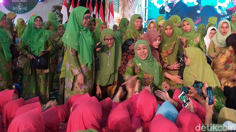 Khofifah Ajak Masyarakat Saring dan Sharing Informasi dari Medsos Khofifah Ajak Masyarakat Saring dan Sharing Informasi dari Medsos