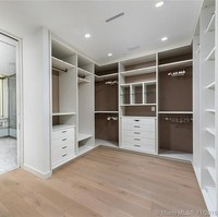 Apartemen mewah ini juga dilengkapi walking closet yang sangat luas untuk menampung semua koleksi fashion Kim dan Kanye. (Foto: Dok. Miami Condo Investments)