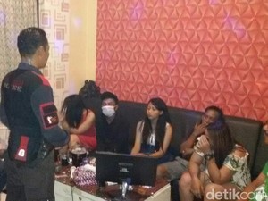 2 Pengunjung Terindikasi Narkoba Saat Razia Tempat Karaoke Situbondo