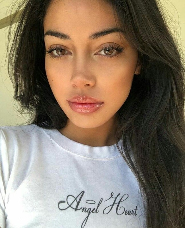 Usut punya usut, Cindy ternyata ada darah Indonesia. Sang ayah orang Belanda, sementara ibunya dari Indonesia. Foto: Dok. Instagram Cindy Kimberly