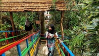 Menuju ke sini, traveler bisa menggunakan motor atau mobil. Jaraknya tidak terlalu jauh dari pusat kota. Jalan setapak juga sudah dirapikan oleh warga. (Muslimin Abbas/detikTravel) 