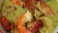  Isian udang galah ukuran besar plus taburan emping melinjo. Siapa yang masih ragu rasa gurih enaknya? Foto : Instagram @168lim
