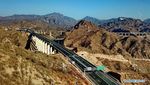 Cantiknya Jalan Tol di China Melintasi Gunung dan Lembah